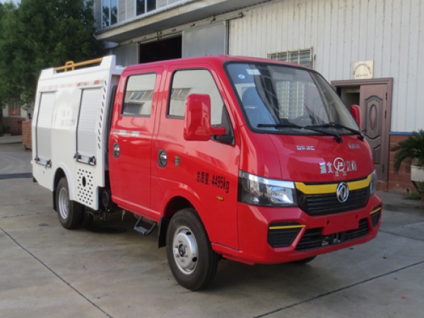 東風途逸雙排1.5噸灑水車